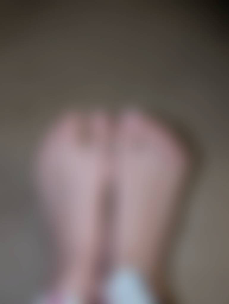 Hello :)) I love a French tip on my toes and some cuticle oil ๐โโ๏ธ