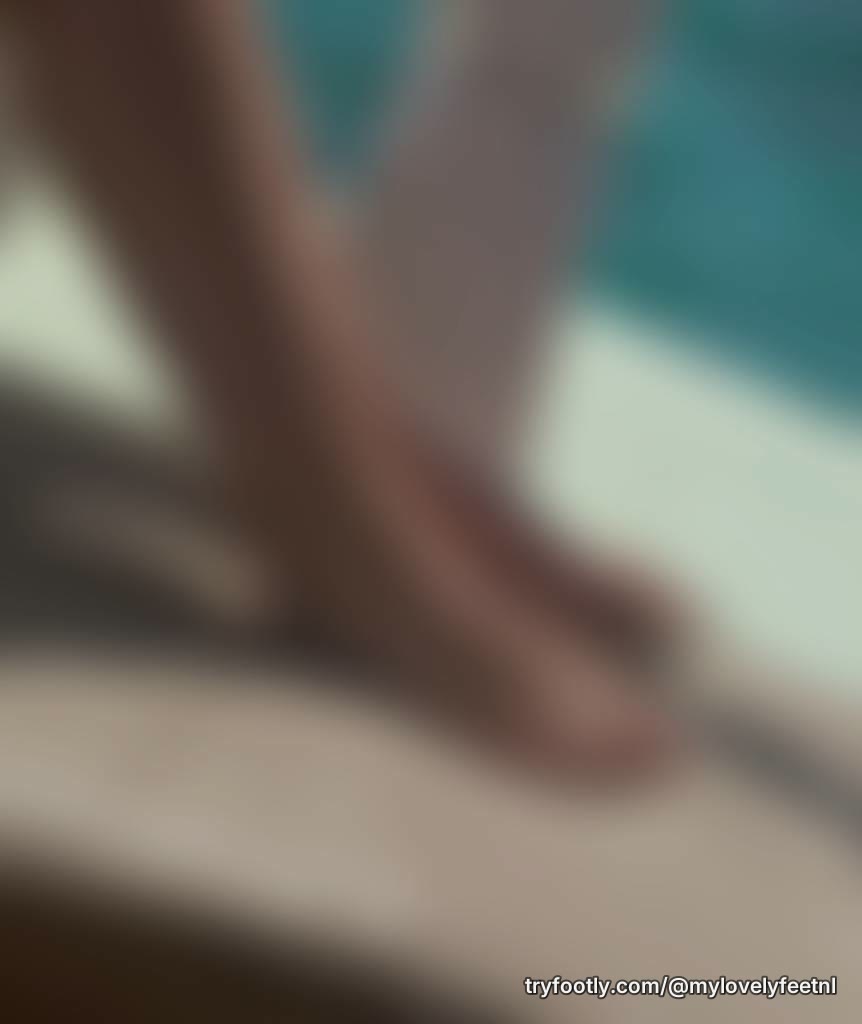 What kind of foot content do you like most? 👣 I’m taking custom requests—send me a message