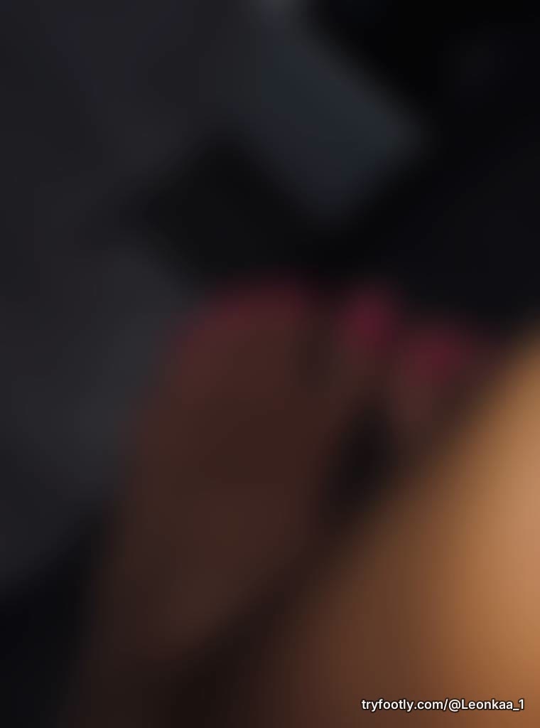 Pink pedicure in led lights🥰