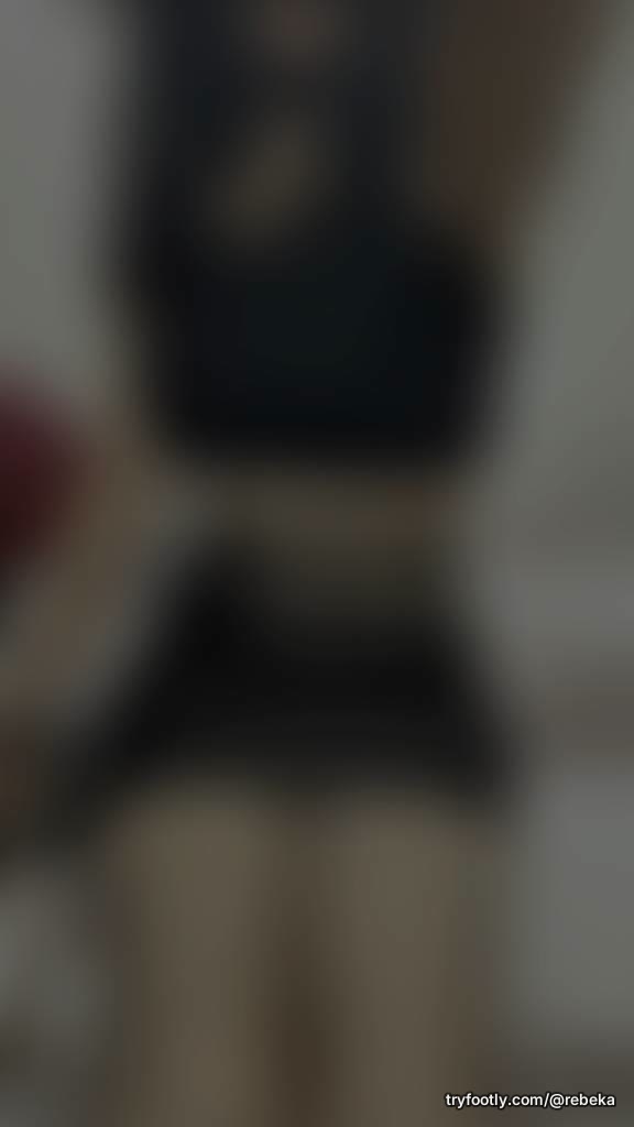 Waiting for your message baby🖤