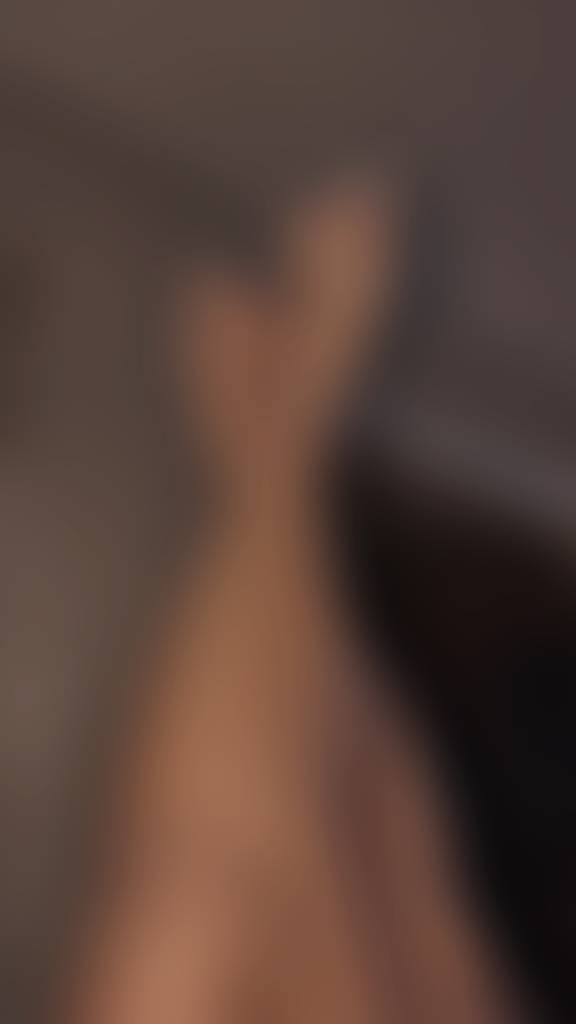 Silky smooth long legs and a fresh pedicure 🔥💦