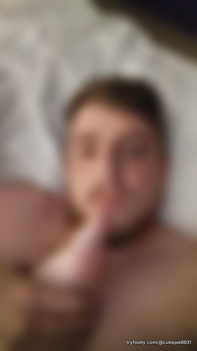 Daddy licking my pretty toes 🤩 cum check it out 💋💋