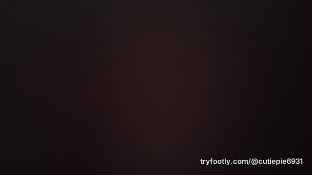 Shaking my fat booty in a thong 🥵💋🤤