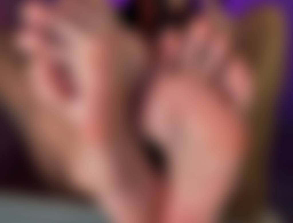 Who here likes oily feet 😉 Trust me, you don’t want to miss out on these. xoxo 😽
