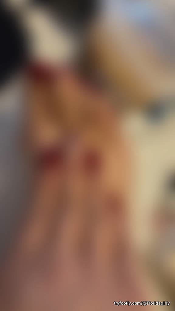 Dm me for custom content, audio and video as well pics!