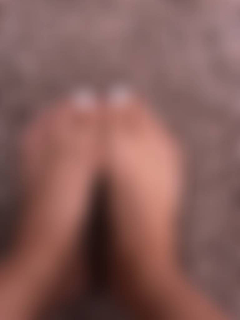 Pretty white toes