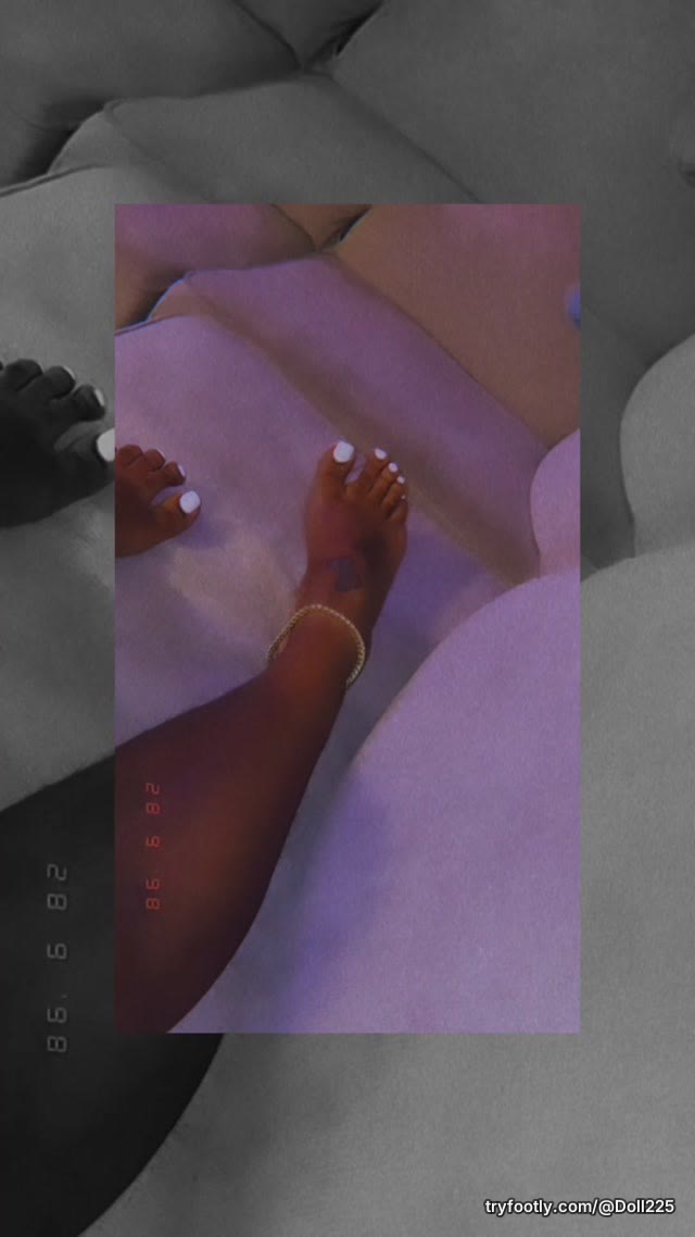 White toes for a pretty girl😍 #prettyfeet