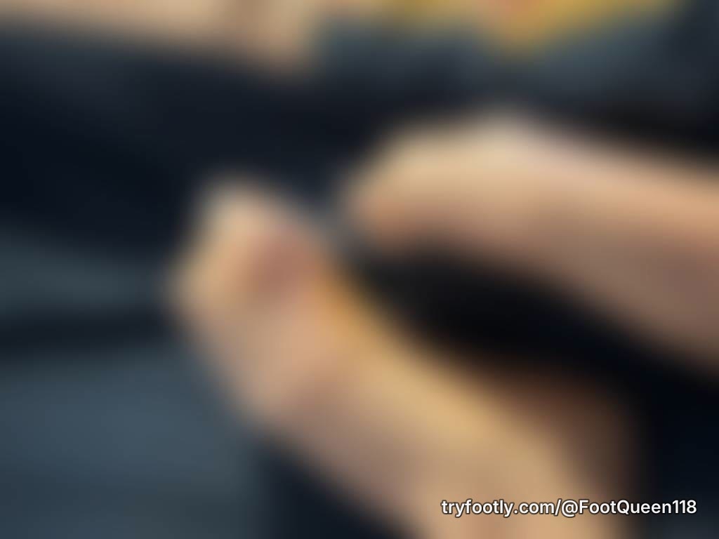Curled dirty toes anyone?🤪 #feet #toes #custom