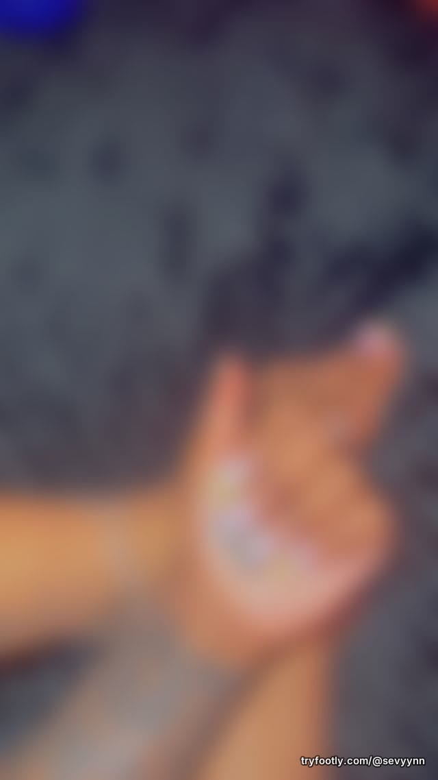 Custom videos 4.00$ baby 😍🦶🏾