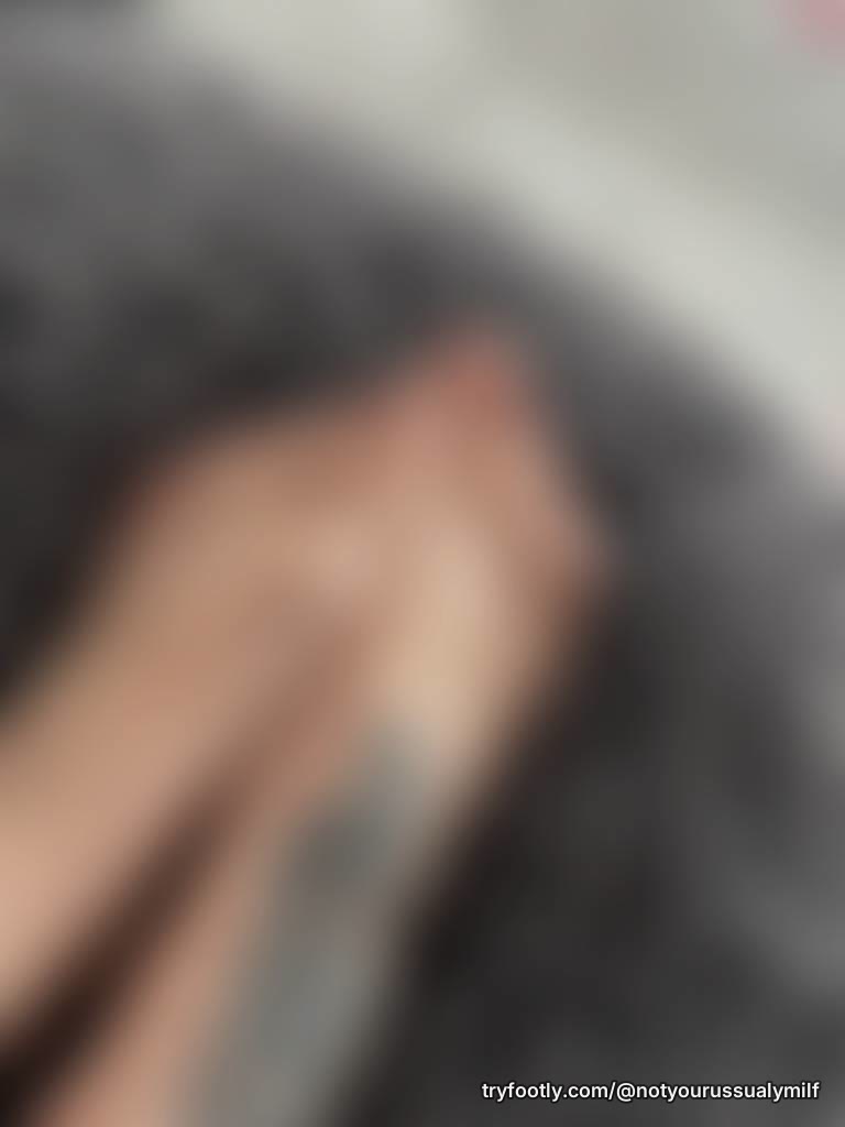 Frenchie toes 🥰 dm me for more intresting footpics, created only for you😈