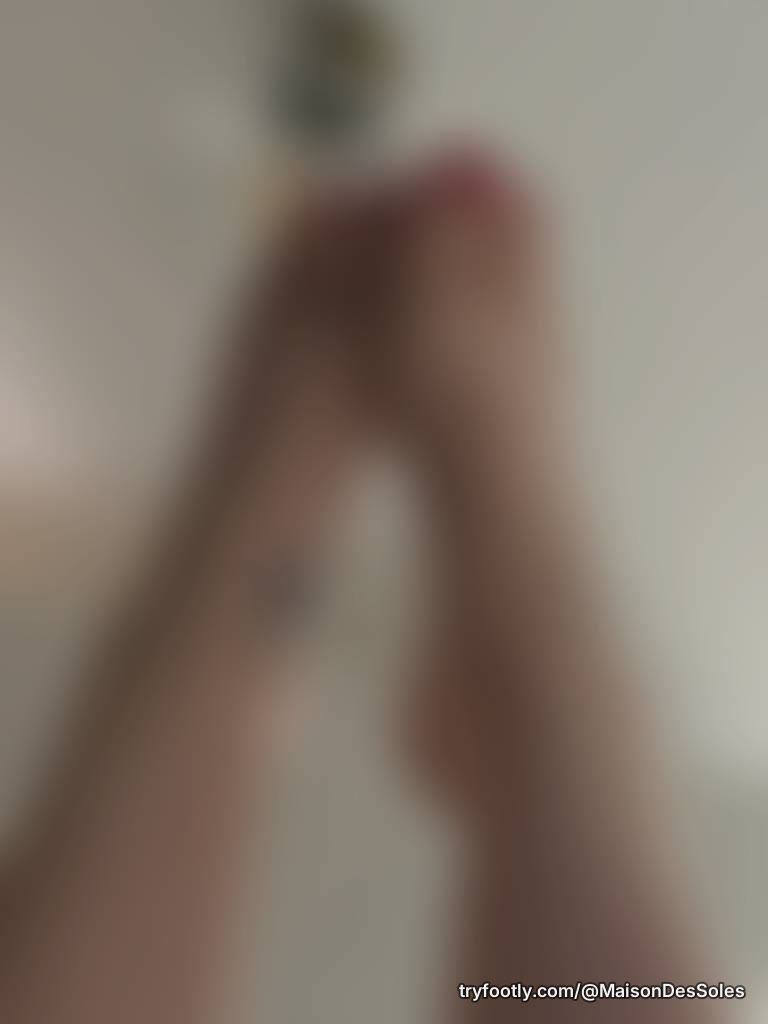 I am going for a fresh pedicure today. Who would like to pick my colour? Exclusive video o