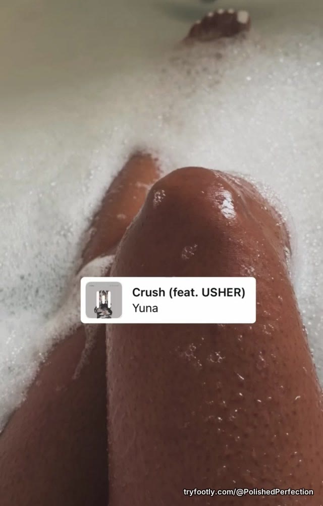 Just me, my bubbles, and a little something to look at. 🤍🫧
