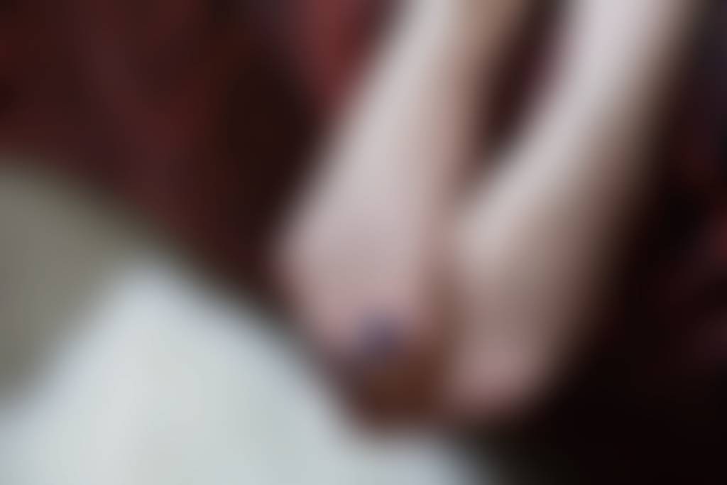 Some feet here, some feet there. #barefoot #nailpolish #greektoe #stocking #pale #toes #va
