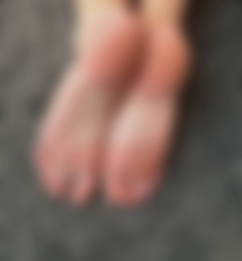 Rosy soles… message for custom feet content 💕