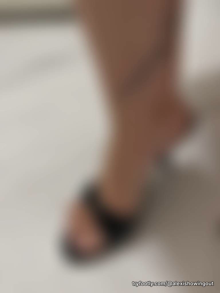 Hi, I am new. I take requests😘😘