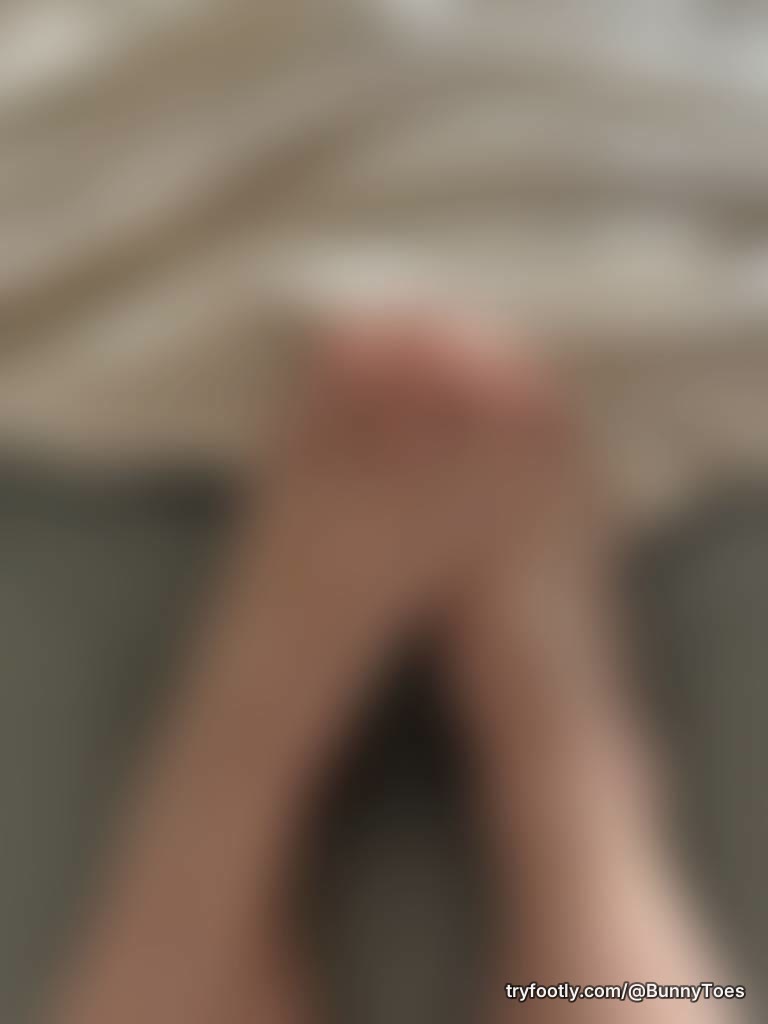 Keeping it natural for my first post… Clean soles, bare toes & soft details 🩰 Requests wel