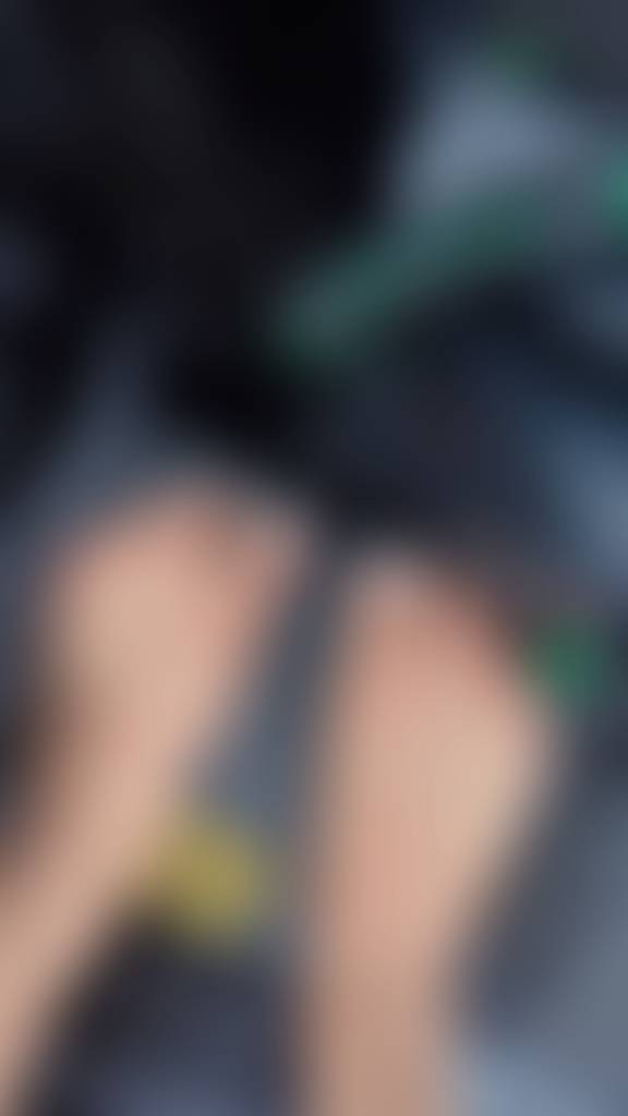white toes onlyyyyyy 🤍🤍🤍🤍