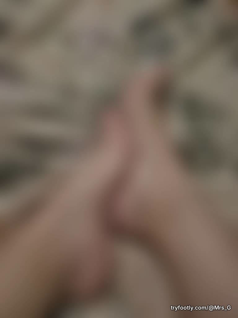 New here - looking for followers and fun 😉 what would you like to see 🤤 DM me
